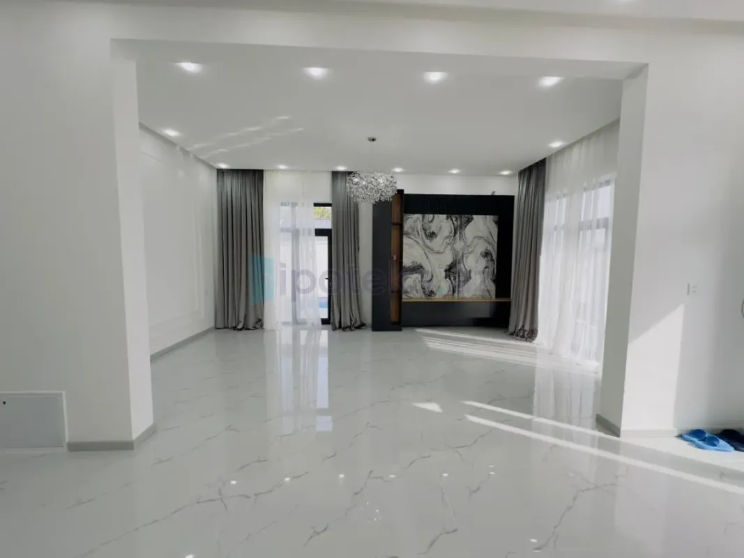 Satılır 4 otaqlı mənzil 140 m²