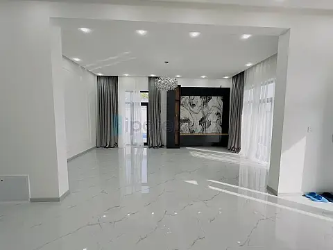 Satılır 4 otaqlı mənzil 140 m²