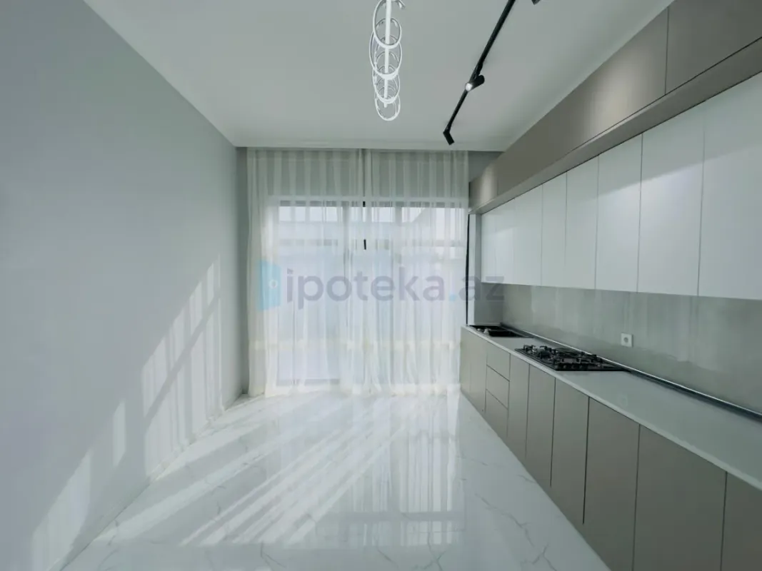 Satılır 4 otaqlı mənzil 140 m²