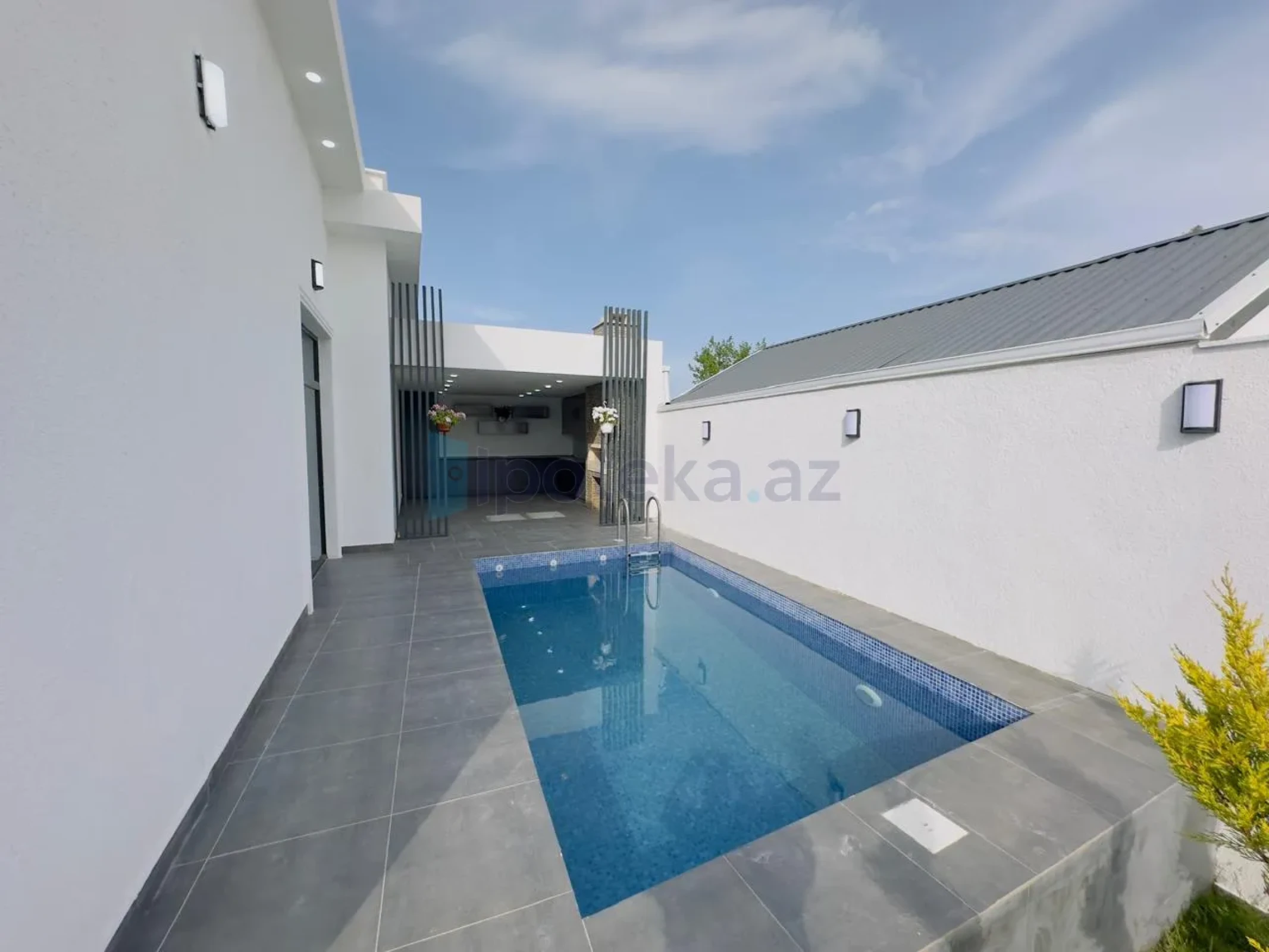 Satılır 4 otaqlı mənzil 140 m²