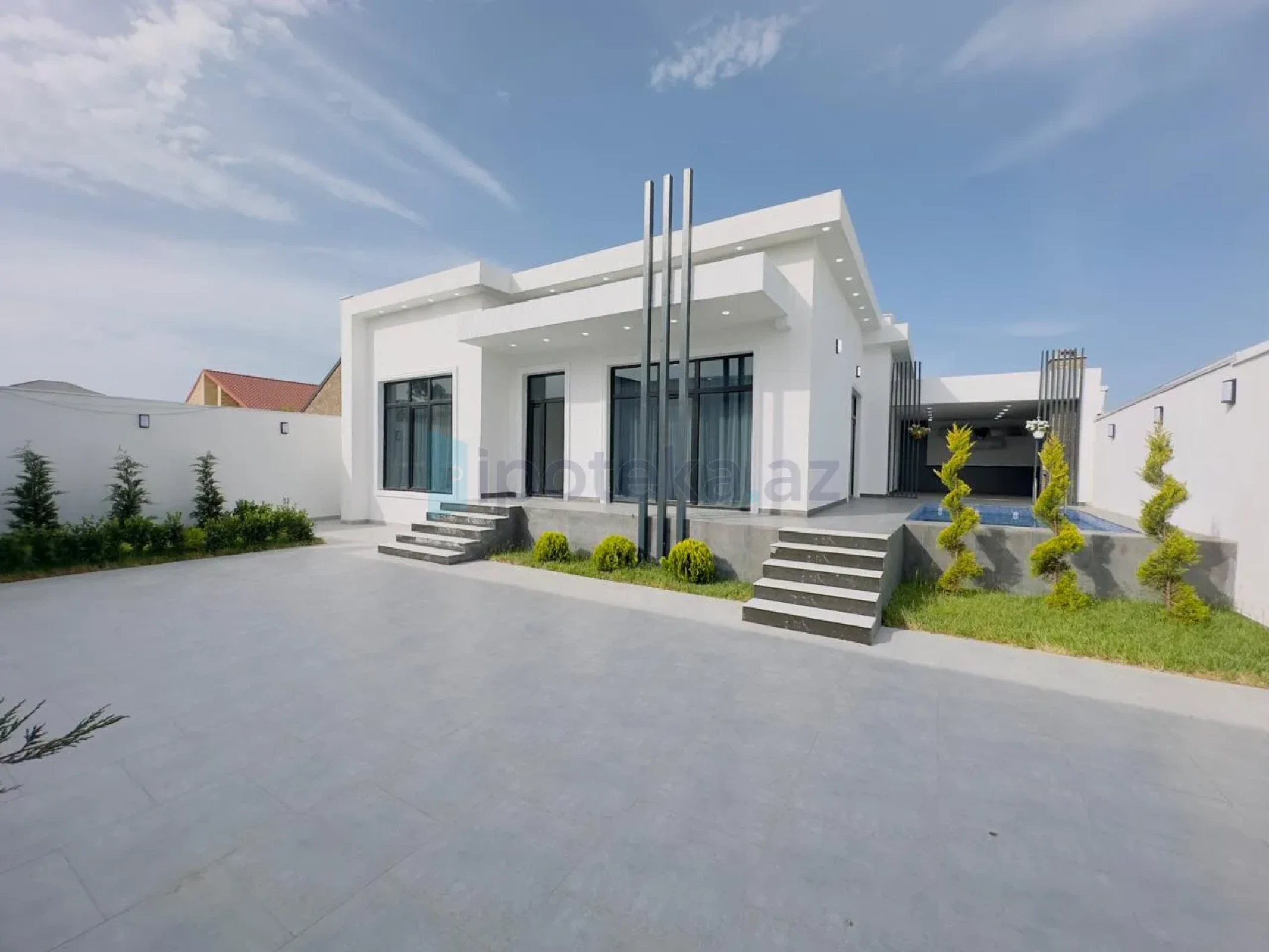 Satılır 4 otaqlı mənzil 140 m²