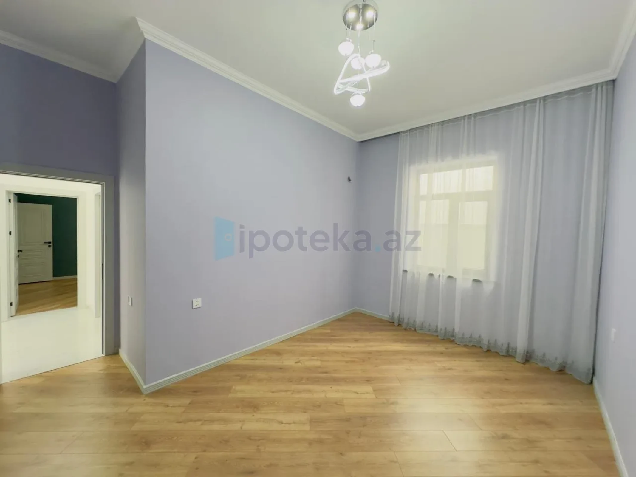 Satılır 4 otaqlı mənzil 140 m²
