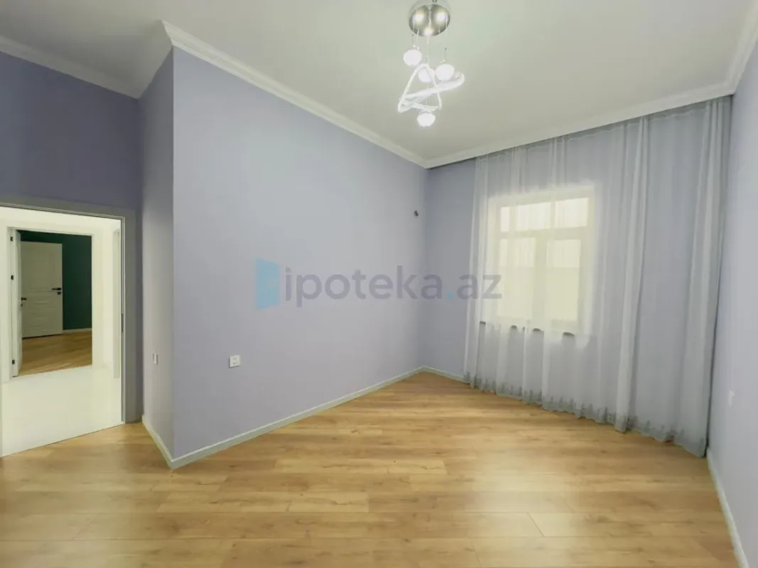 Satılır 4 otaqlı mənzil 140 m²