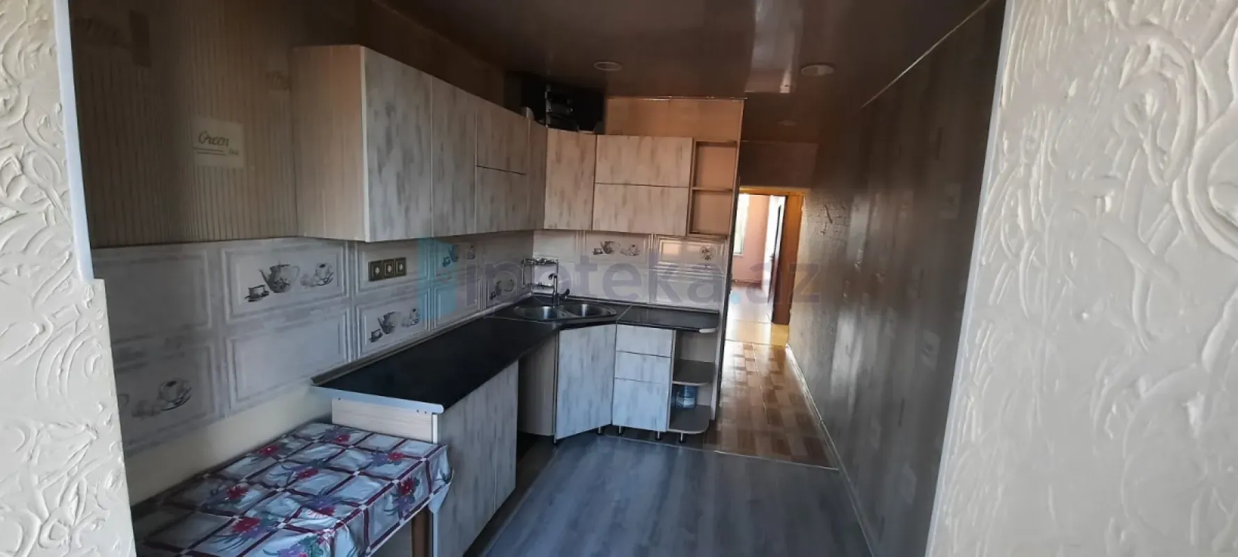 Satılır 3 otaqlı köhnə tikili 70 m²