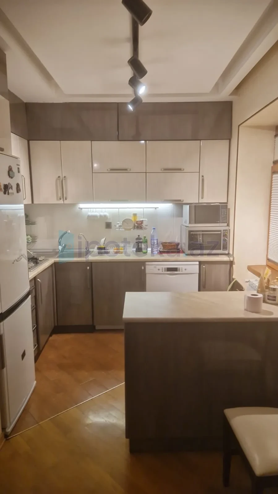 Satılır 3 otaqlı köhnə tikili 70 m²