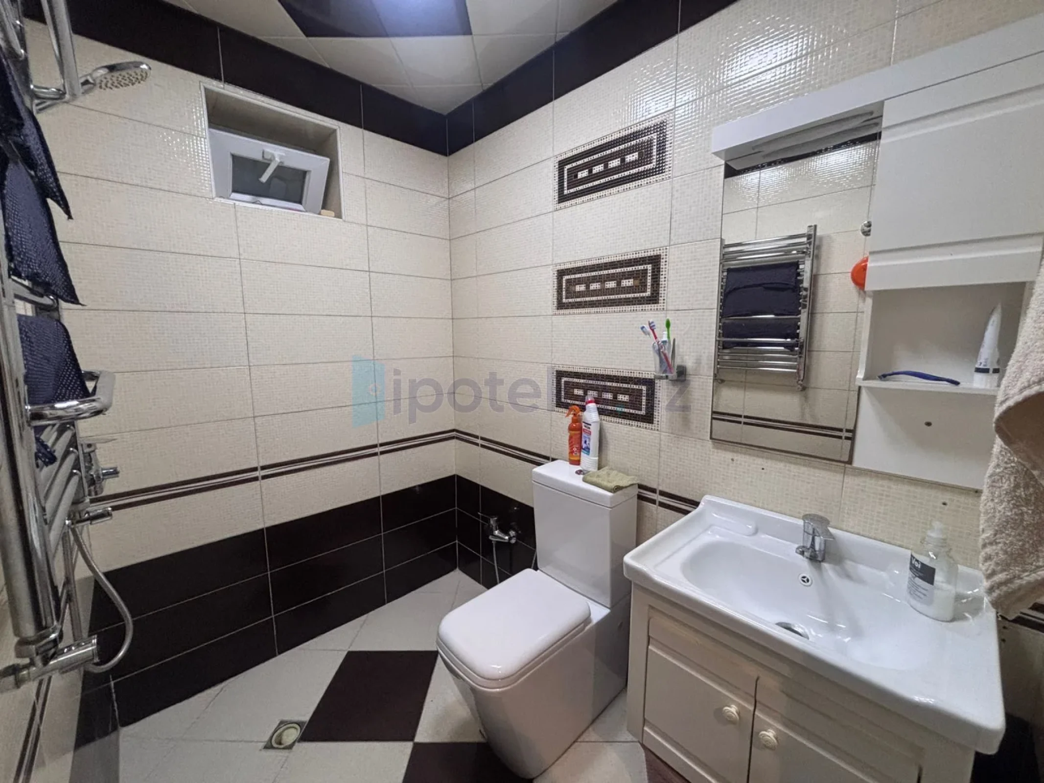 Satılır 3 otaqlı mənzil 160 m²