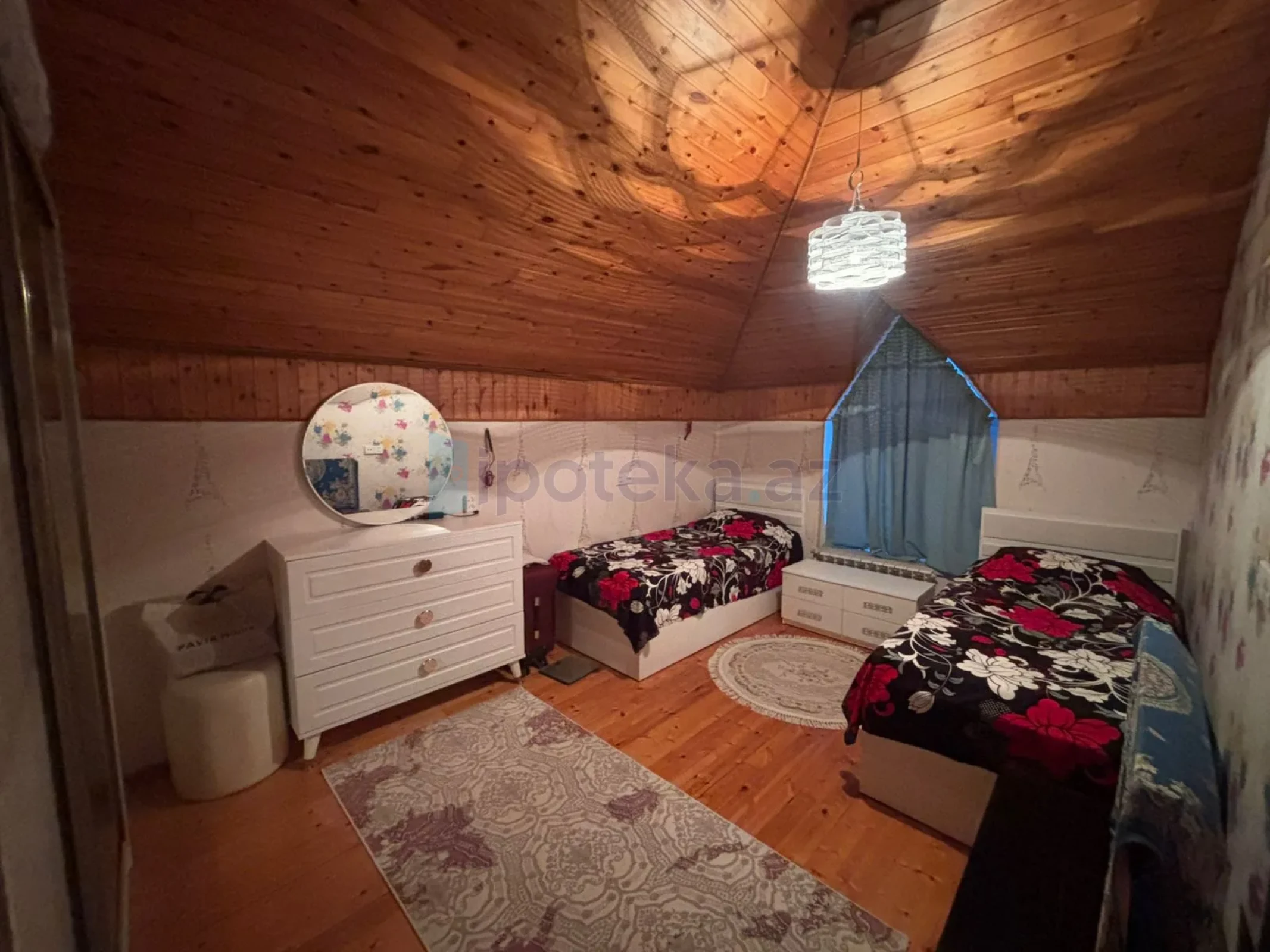 Satılır 3 otaqlı mənzil 160 m²