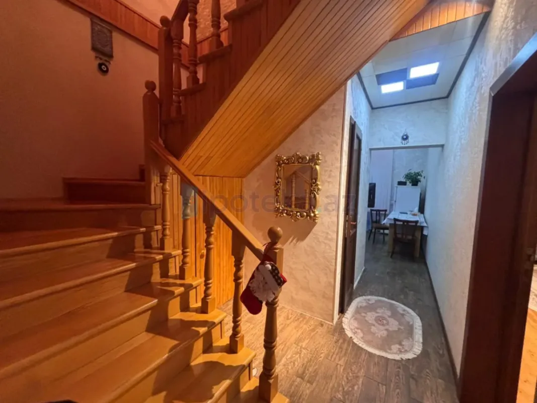 Satılır 3 otaqlı mənzil 160 m²