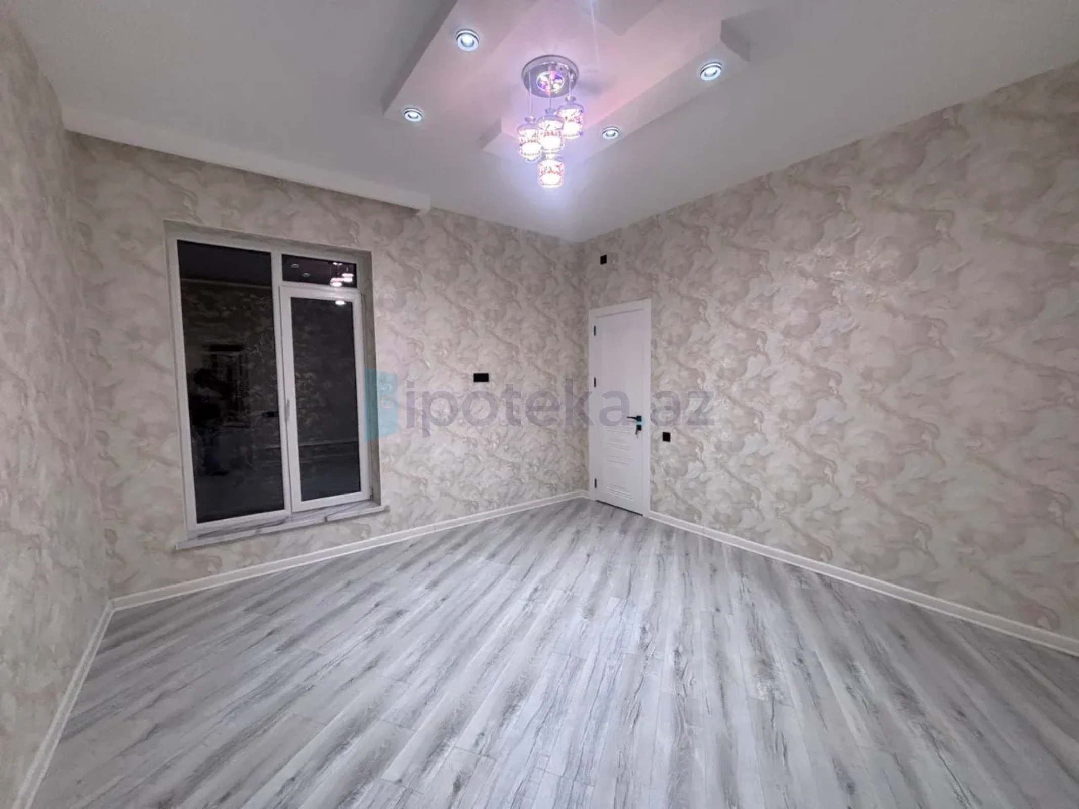 Satılır 4 otaqlı mənzil 155 m²