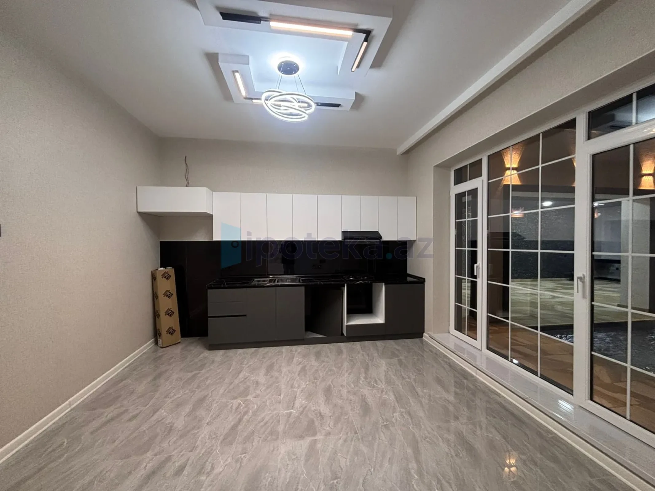 Satılır 4 otaqlı mənzil 155 m²