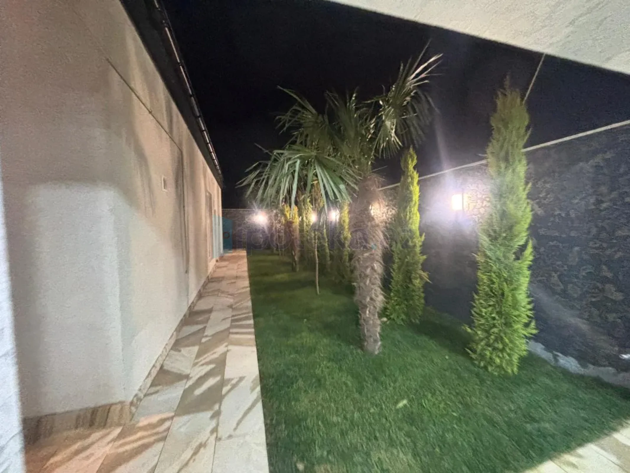 Satılır 4 otaqlı mənzil 155 m²