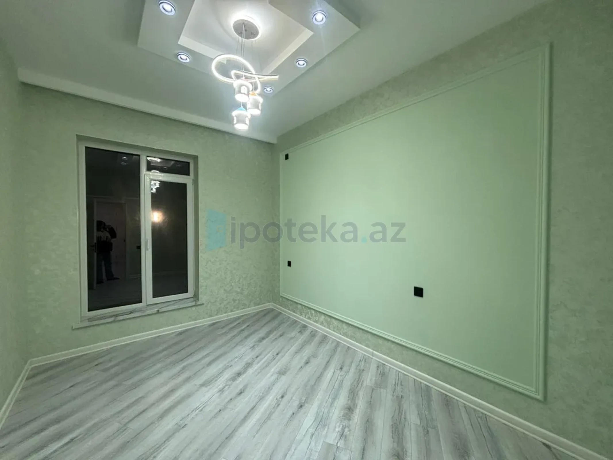 Satılır 4 otaqlı mənzil 155 m²