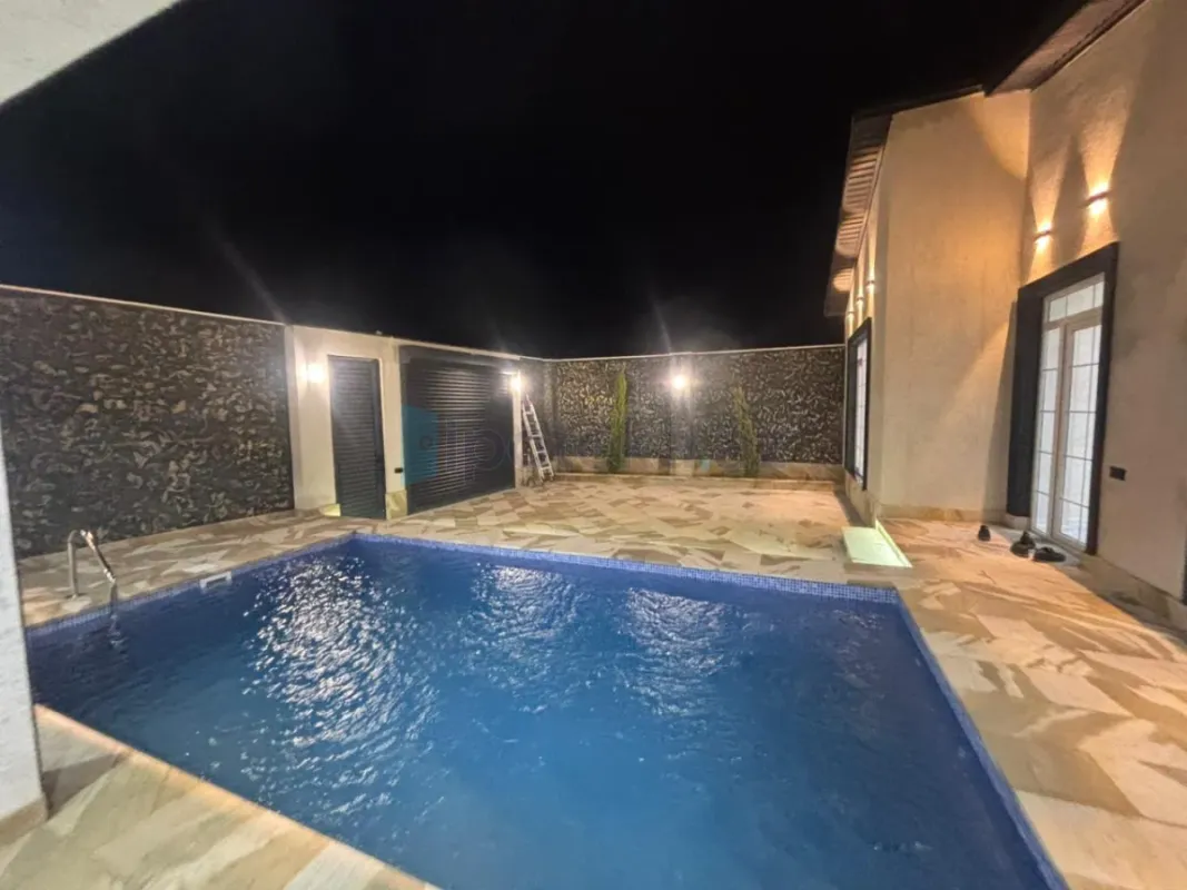 Satılır 4 otaqlı mənzil 155 m²