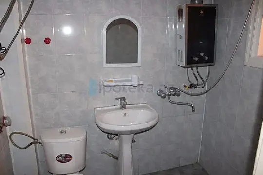 Satılır 1 otaqlı köhnə tikili 40 m²