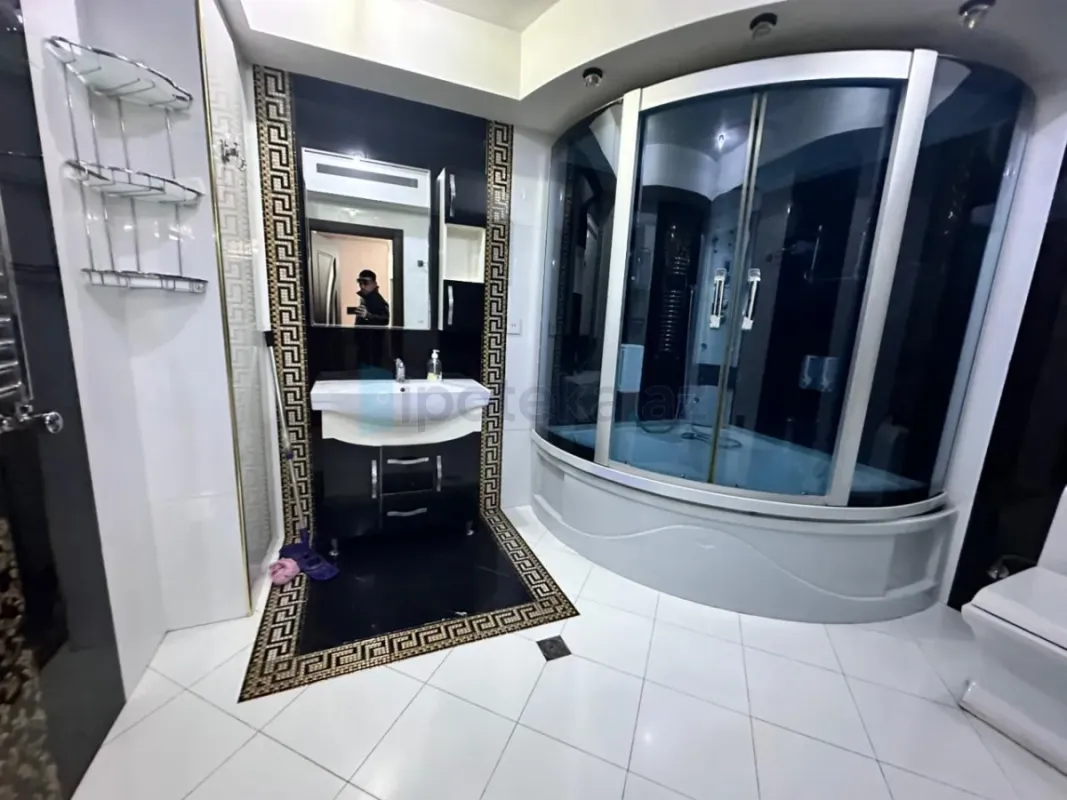 Satılır 3 otaqlı yeni tikili 140 m²