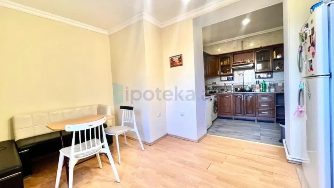 Satılır 4 otaqlı köhnə tikili 120 m²