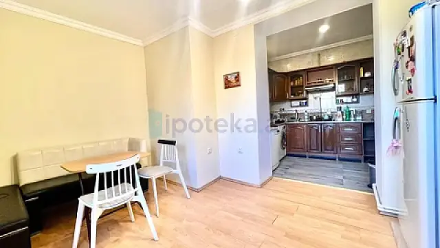 Satılır 4 otaqlı köhnə tikili 120 m²