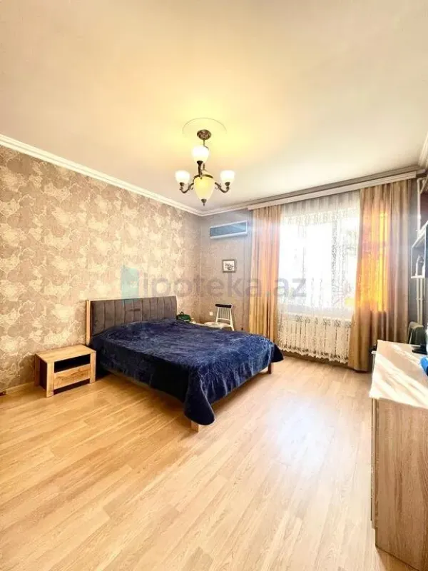 Satılır 4 otaqlı köhnə tikili 120 m²