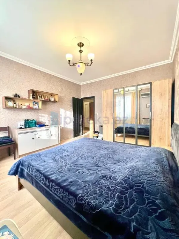 Satılır 4 otaqlı köhnə tikili 120 m²