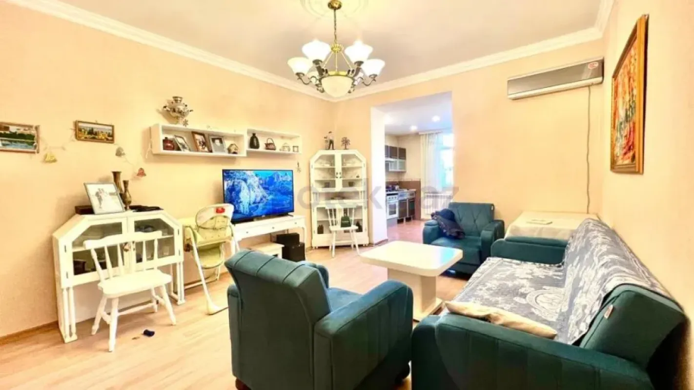 Satılır 4 otaqlı köhnə tikili 120 m²
