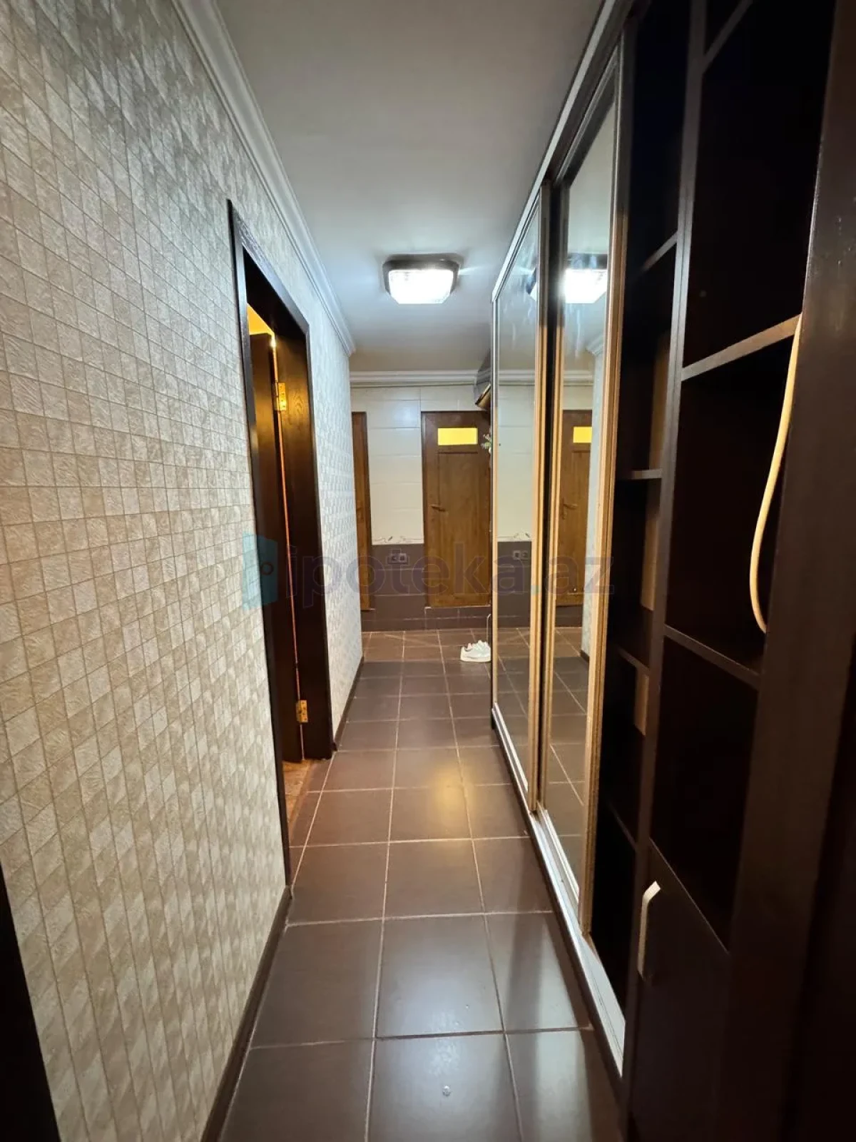 Satılır 2 otaqlı köhnə tikili 60 m²