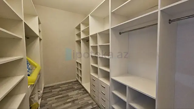 Satılır 9 otaqlı mənzil 900 m²