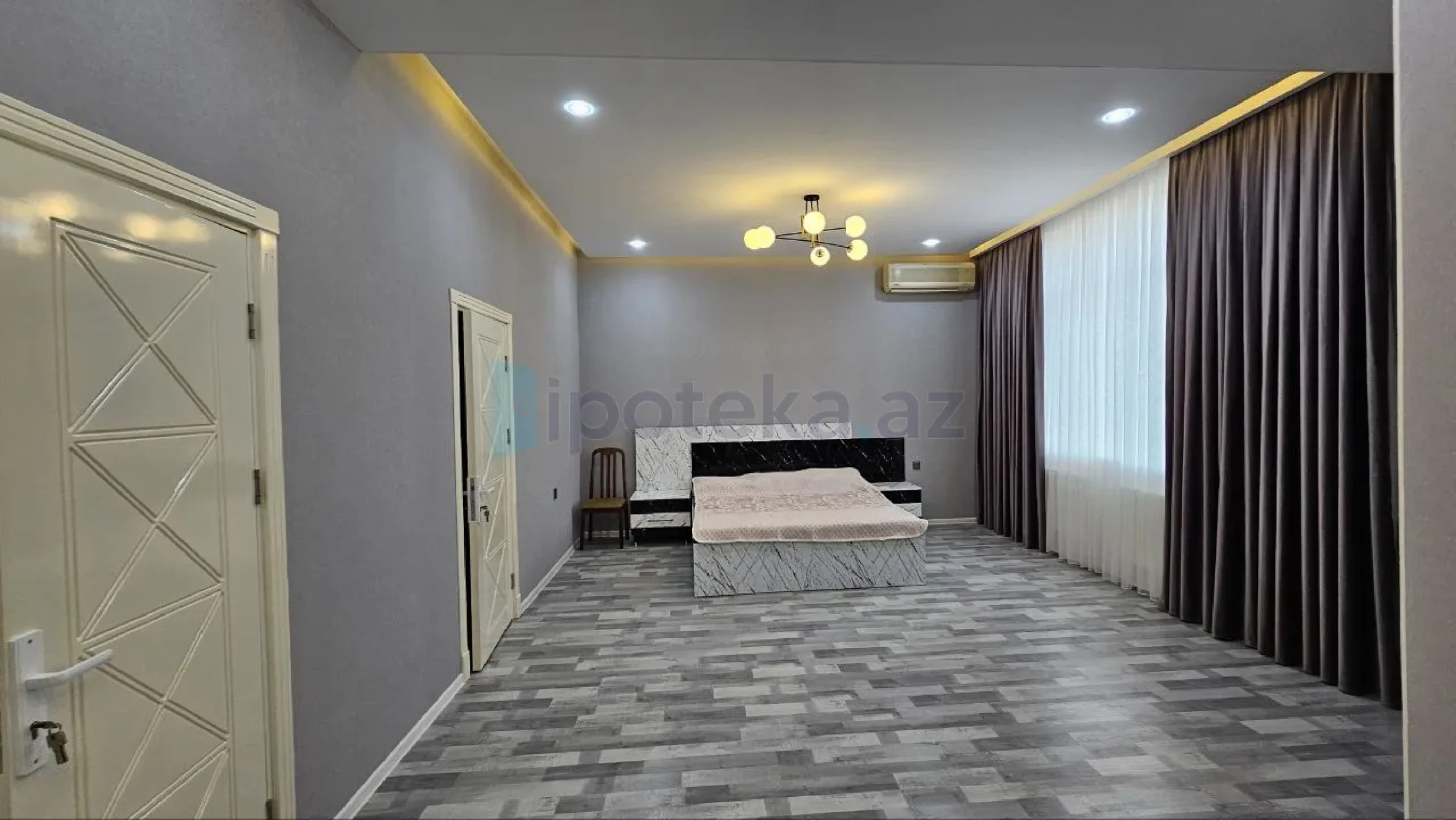Satılır 9 otaqlı mənzil 900 m²