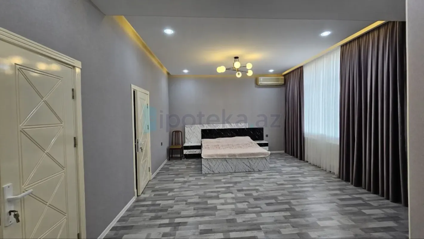 Satılır 9 otaqlı mənzil 900 m²