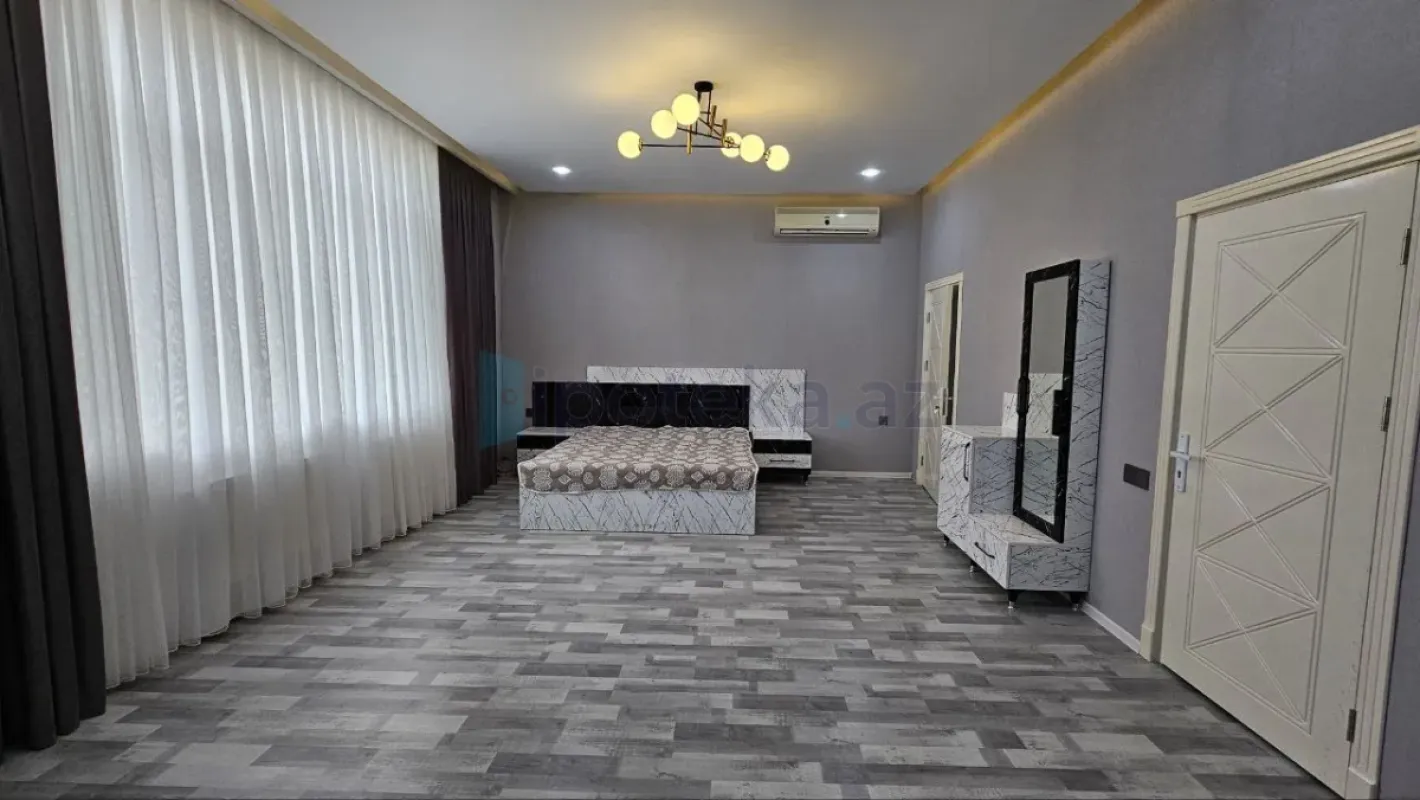 Satılır 9 otaqlı mənzil 900 m²