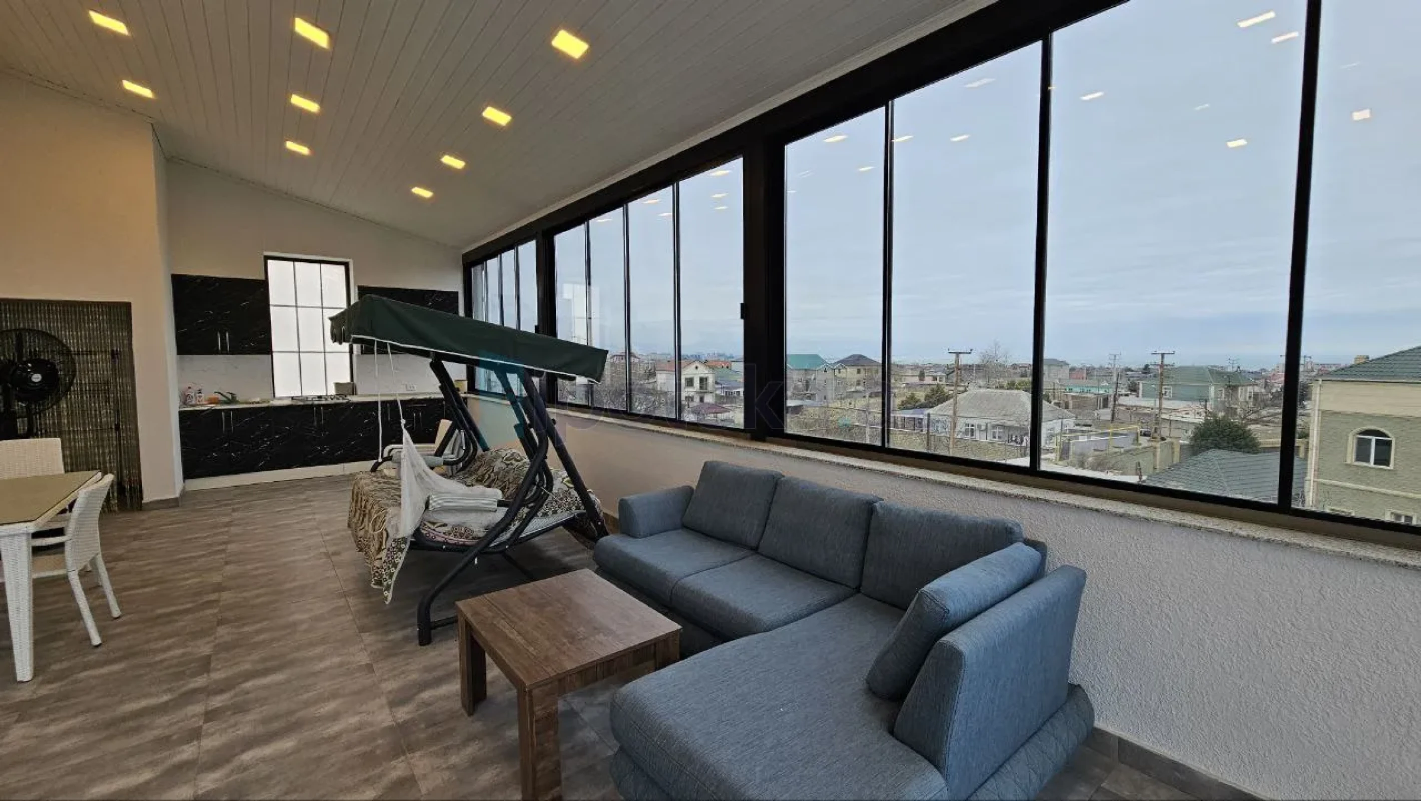 Satılır 9 otaqlı mənzil 900 m²