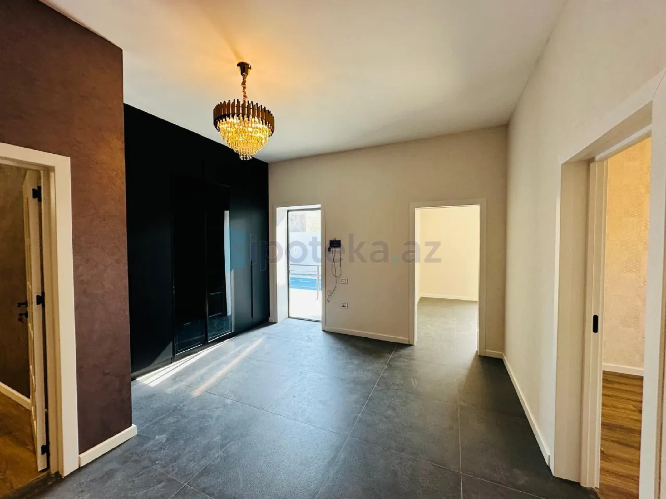 Satılır 3 otaqlı mənzil 165 m²