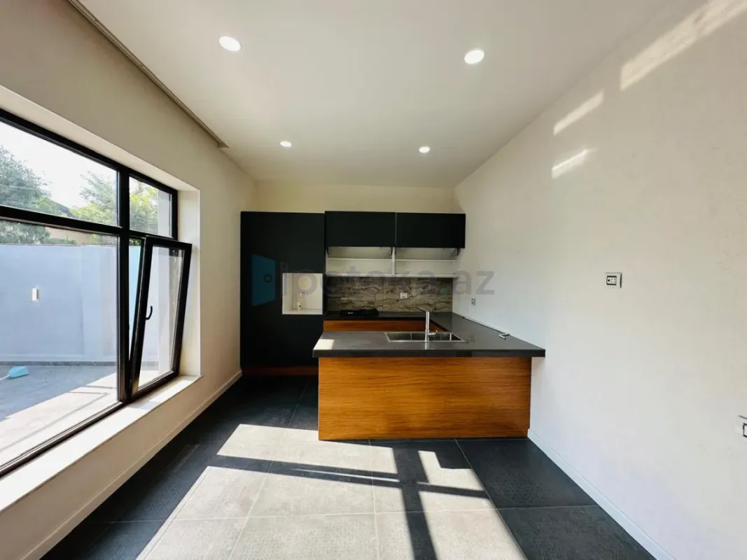 Satılır 3 otaqlı mənzil 165 m²