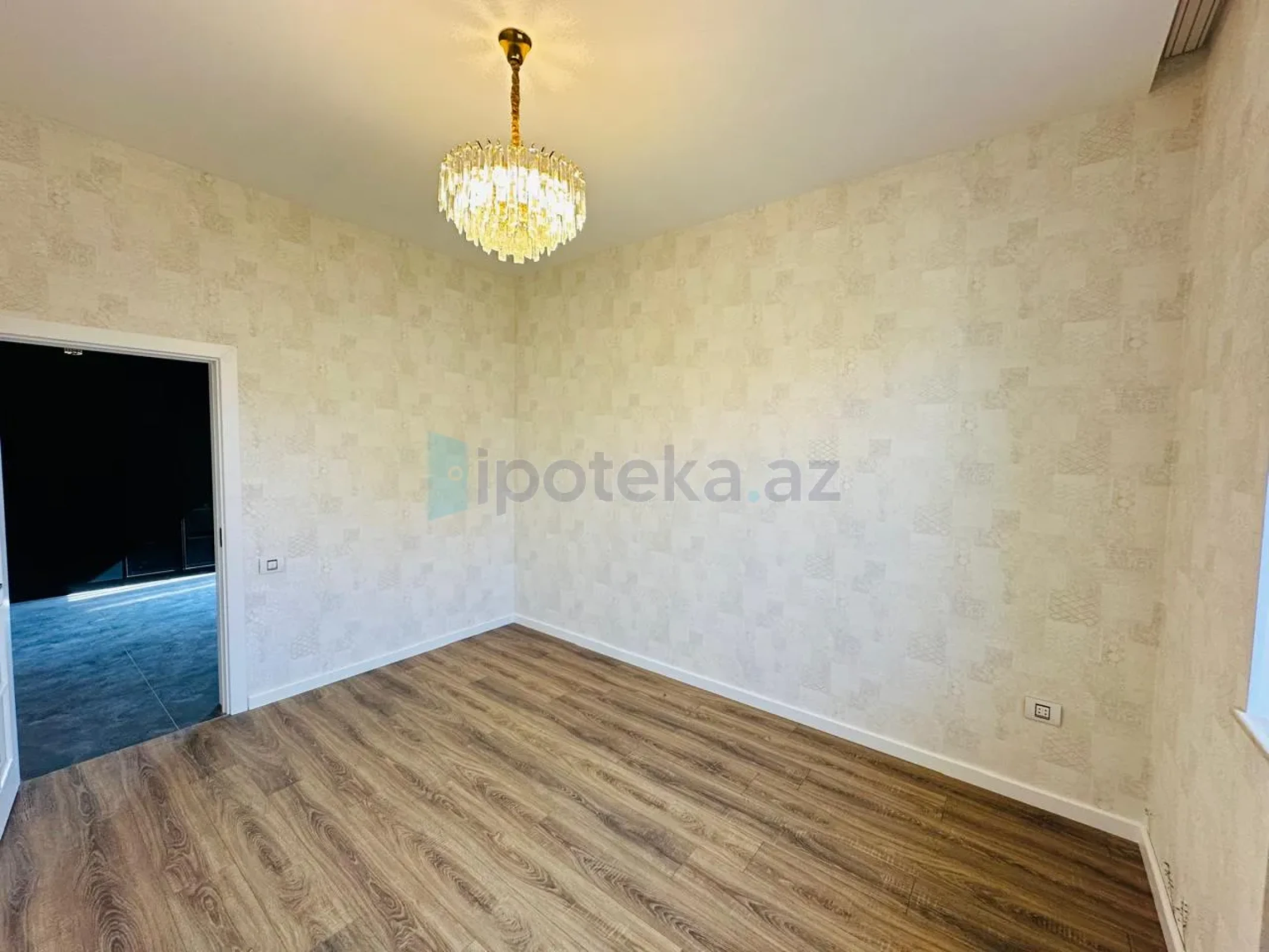 Satılır 3 otaqlı mənzil 165 m²