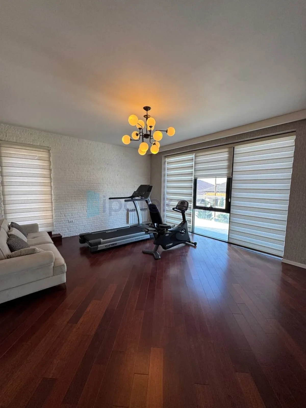 Satılır 6 otaqlı mənzil 400 m²