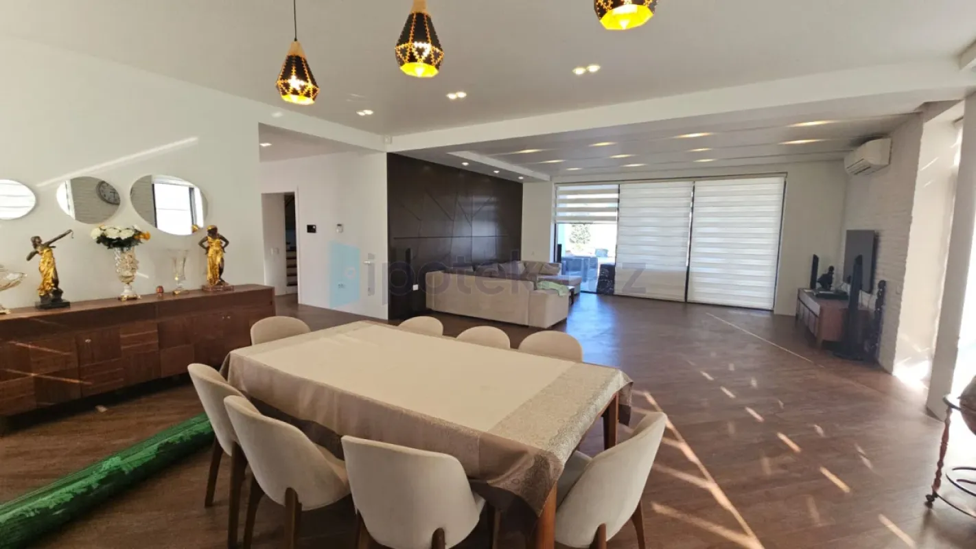 Satılır 6 otaqlı mənzil 400 m²