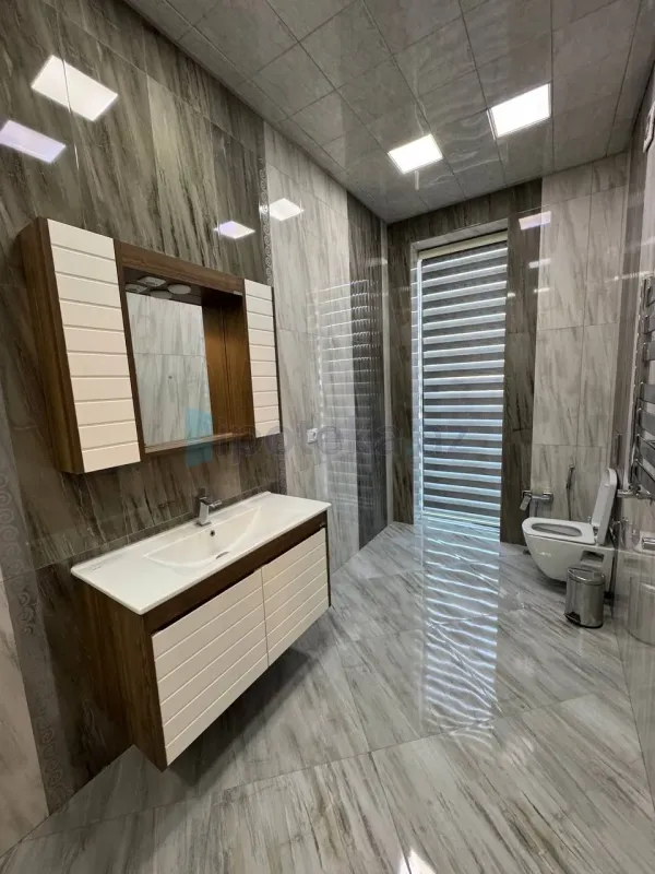 Satılır 6 otaqlı mənzil 400 m²