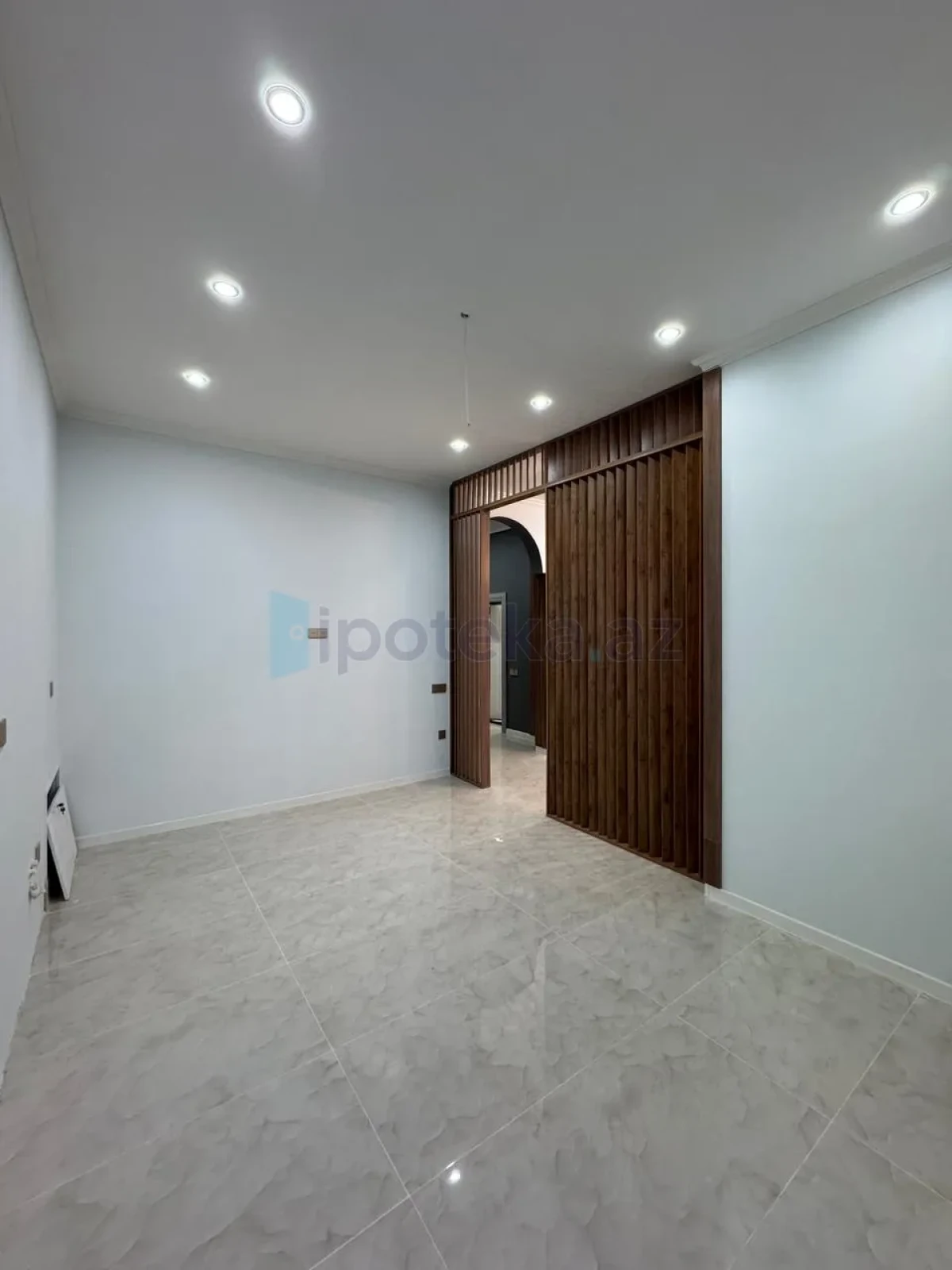 Satılır 4 otaqlı mənzil 135 m²