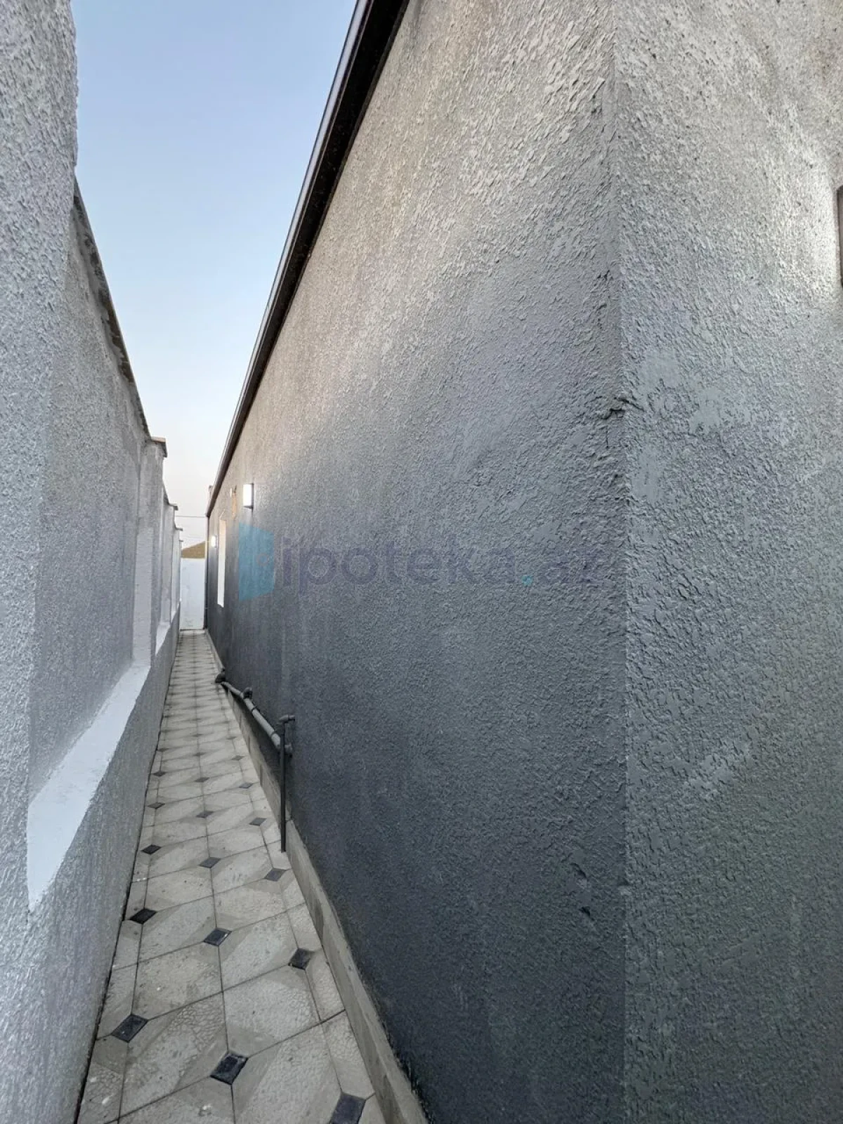 Satılır 4 otaqlı mənzil 135 m²