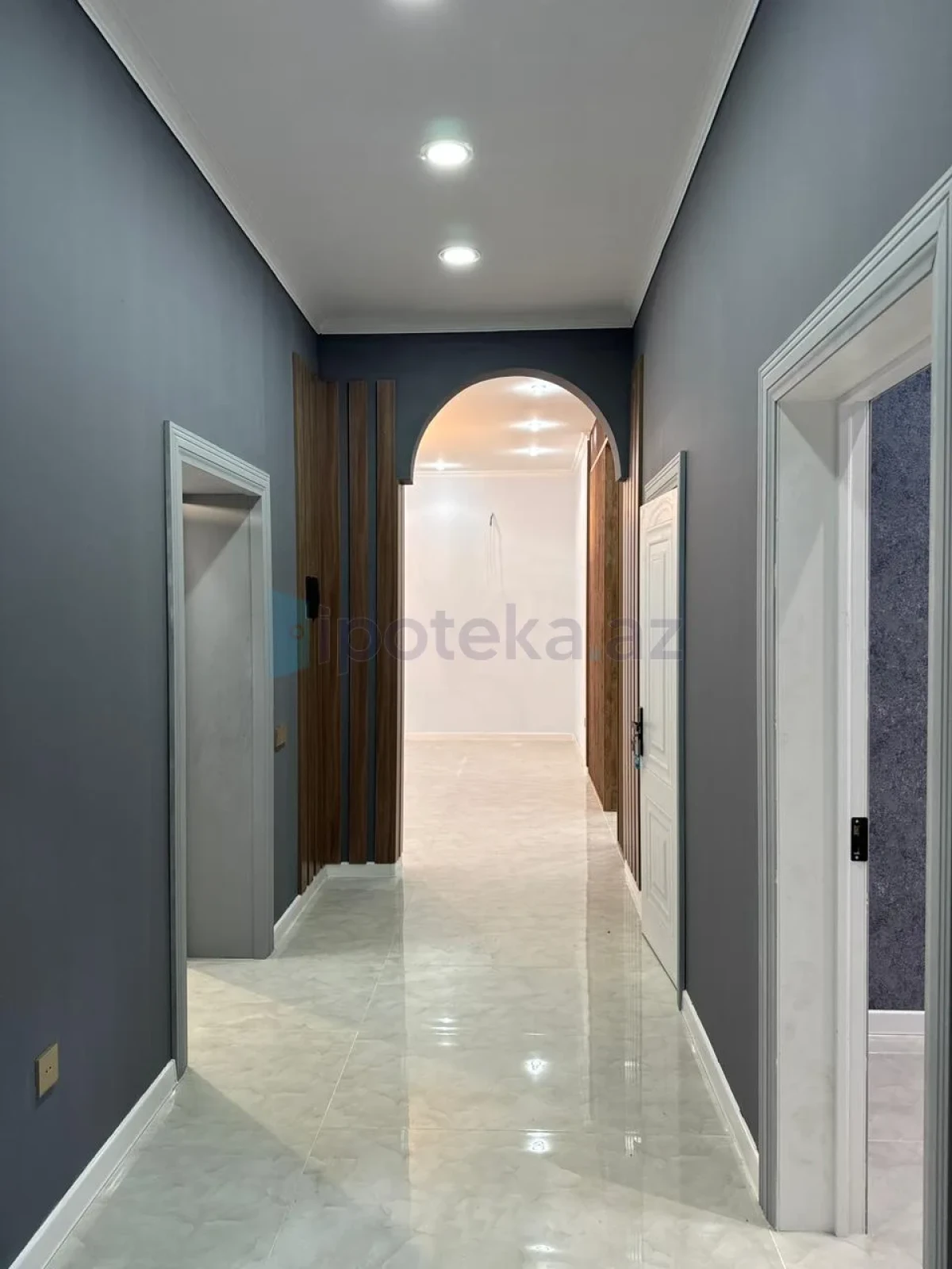 Satılır 4 otaqlı mənzil 135 m²