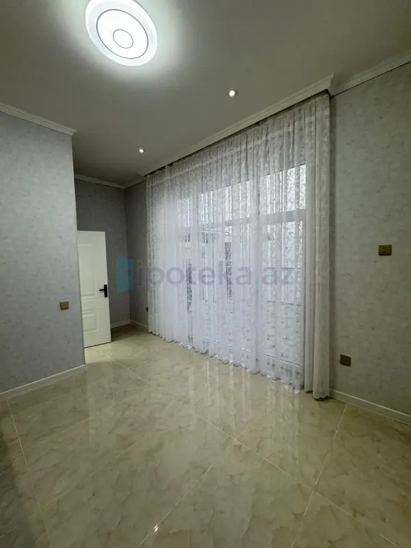 Satılır 4 otaqlı mənzil 135 m²