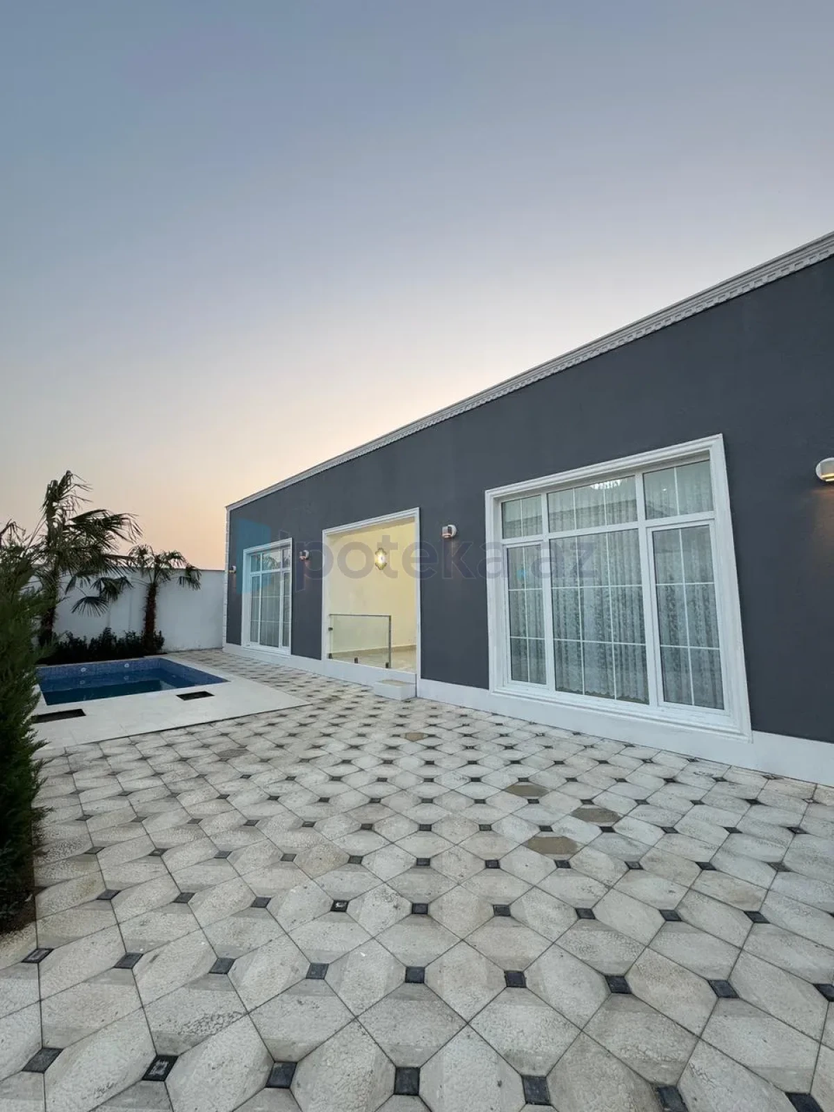 Satılır 4 otaqlı mənzil 135 m²