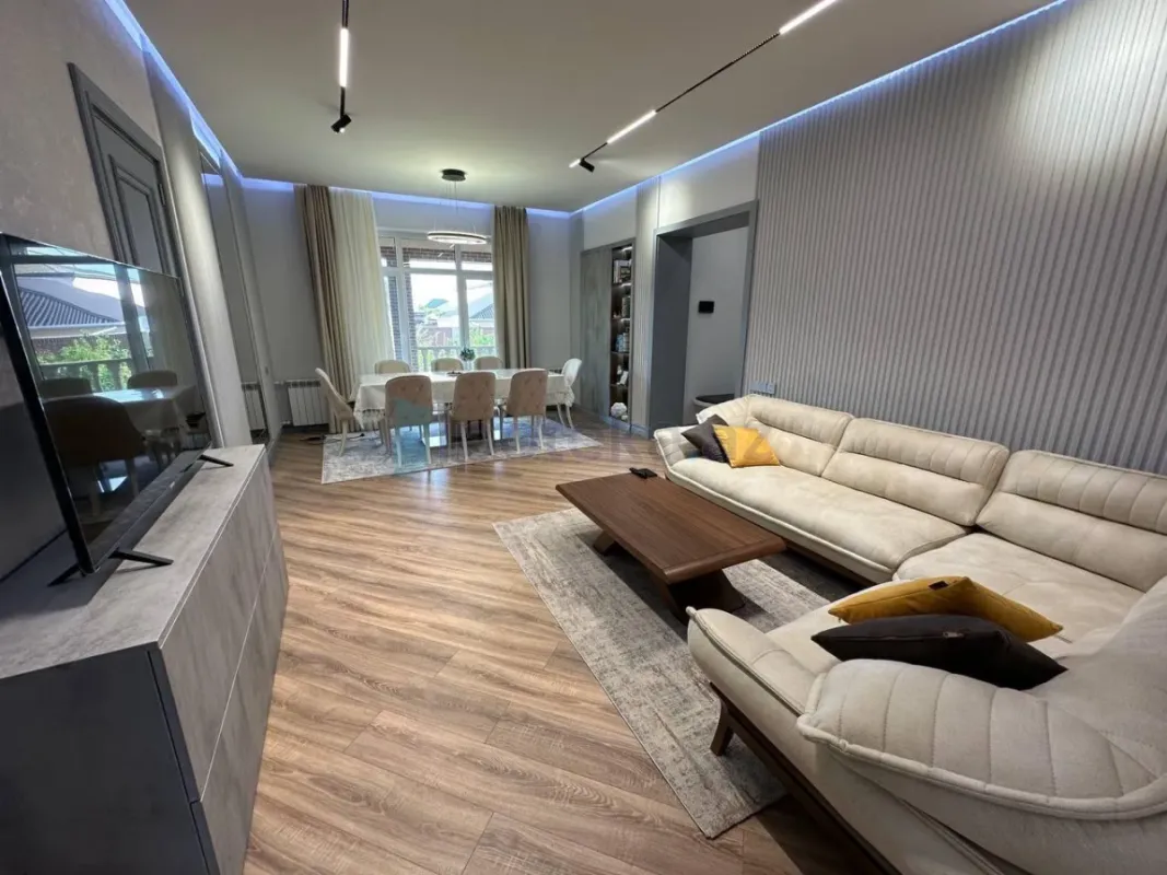 Satılır 4 otaqlı mənzil 150 m²