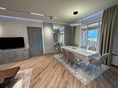 Satılır 4 otaqlı mənzil 150 m²