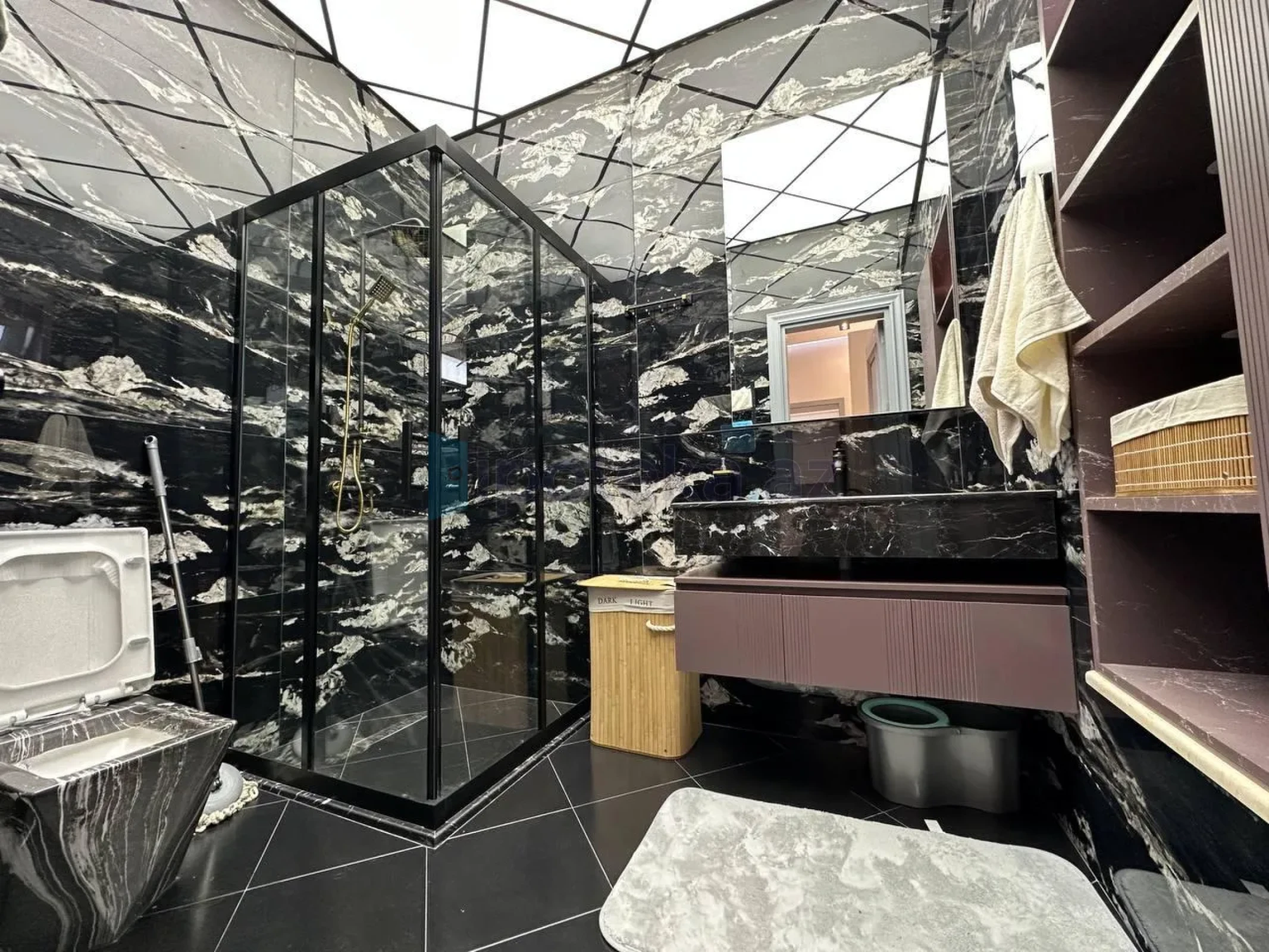 Satılır 4 otaqlı mənzil 150 m²