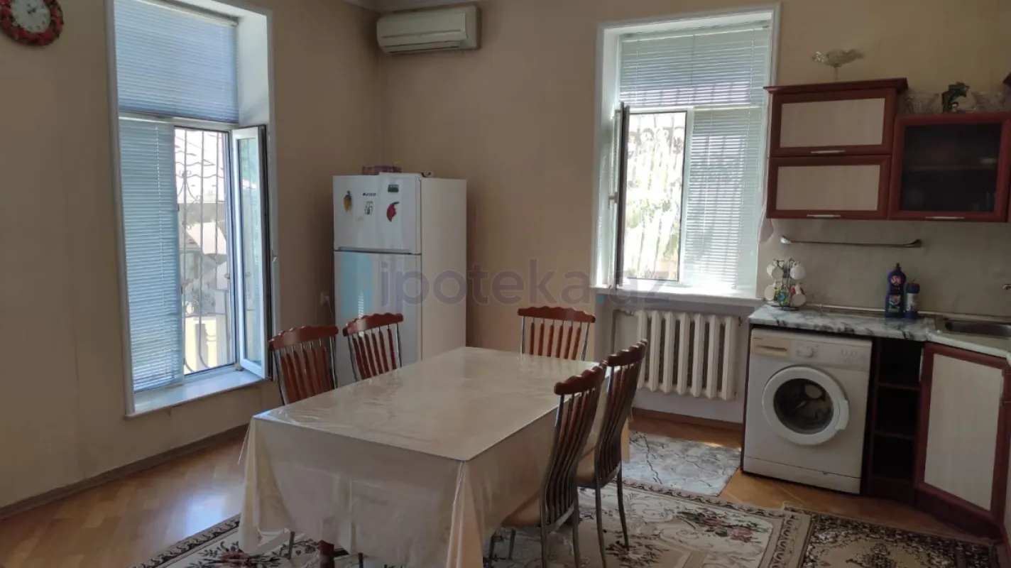 Satılır 7 otaqlı həyət evi 320 m²