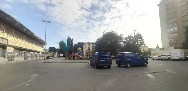 Satılır 10 otaqlı obyekt 1000 m²