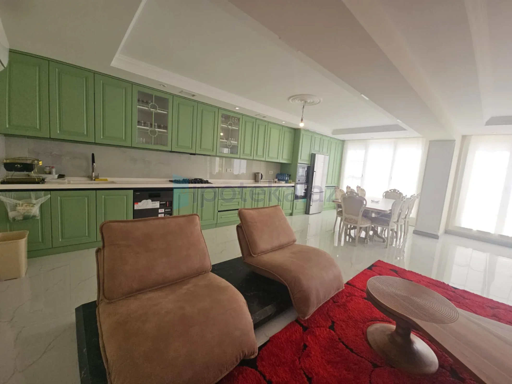 Satılır 2 otaqlı mənzil 220 m²