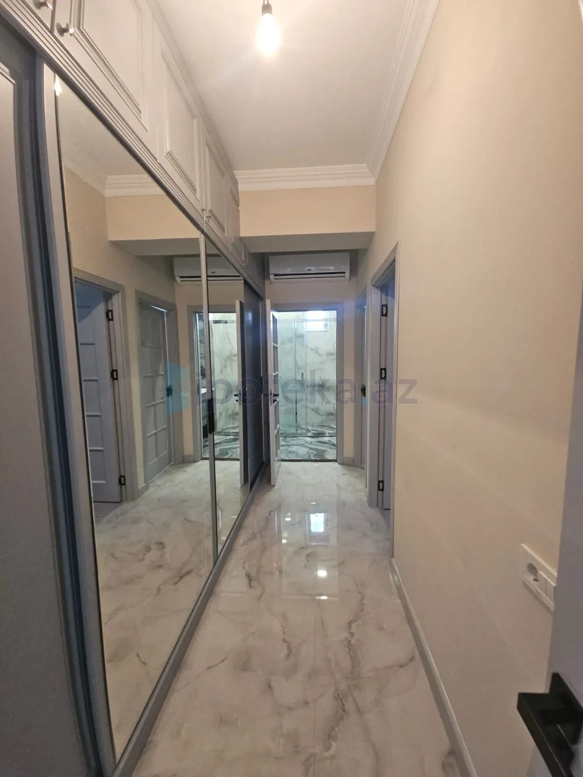 Satılır 2 otaqlı mənzil 220 m²