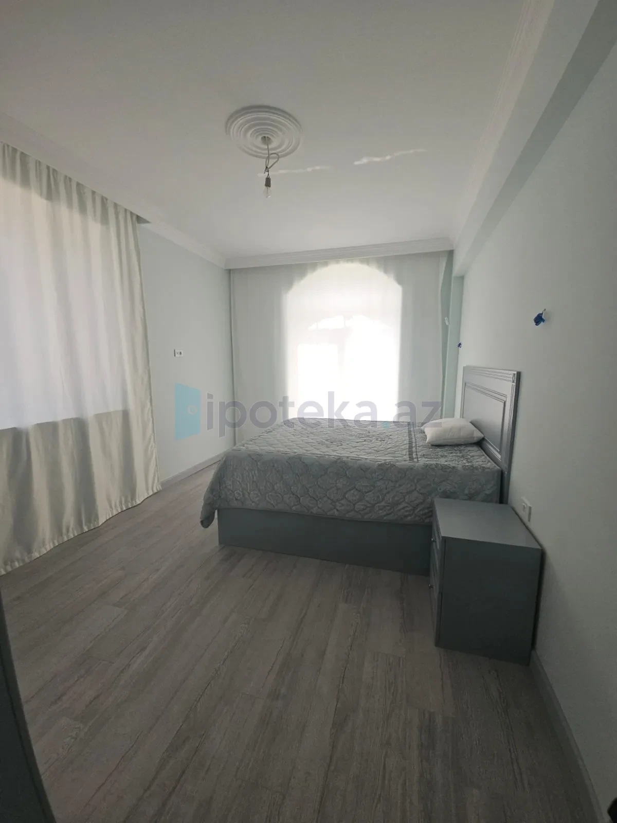 Satılır 2 otaqlı mənzil 220 m²