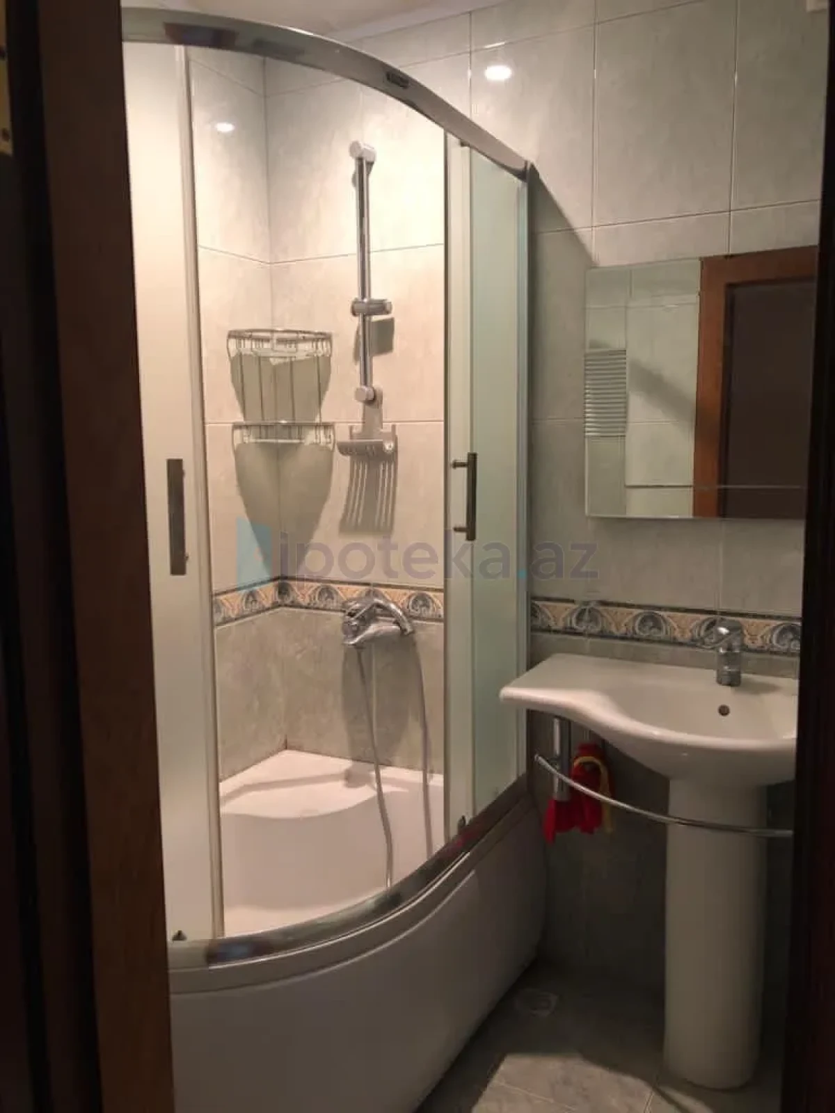 Satılır 3 otaqlı köhnə tikili 100 m²